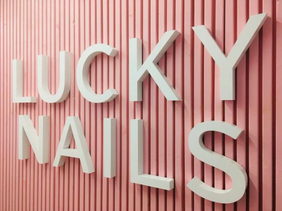 Объёмные не световые буквы высотой 30 см для Маникюрного Салона Lucky Nails