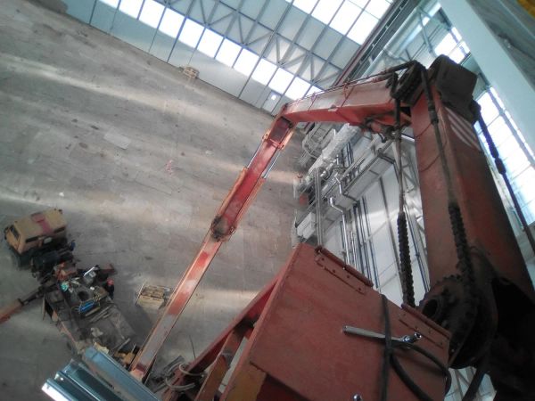 Монтаж коробов под проводку с «автовышки» на 22 заводе