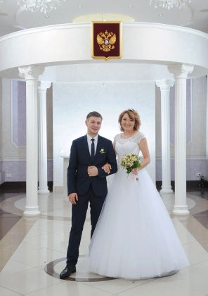 Шестилетний опыт фотосъёмки торжественных и не торжественных регистраций бракосочетаний в загсах города Екатеринбурга.