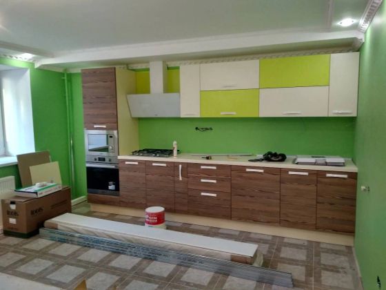 Монтаж кухни, выравнивание и покраска стен, монтаж 3-х уровневого потолка