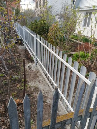 Забор из евроштокетника