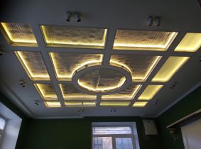 Декоративная подсветка потолка в кабинете 