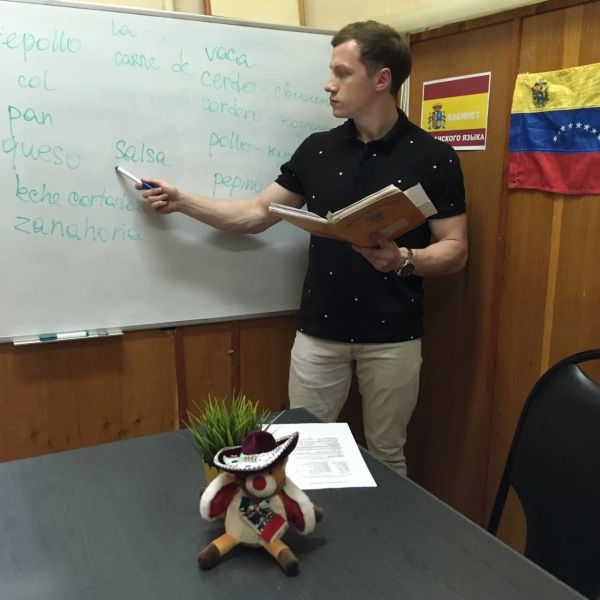 Групповые и частные уроки испанского языка с эффективной методикой, направленной на результат.