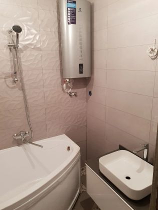 Современная ванная комната. Всё что нужно- ничего лишнего.