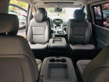 Hyundai
   Grand Starex 4х4 2016 г.в.Светлый
   кожаный салон,8 пассажирских
   мест,раздельный климат-контроль,люки в
   крыше и вместительное багажное
   отделение.