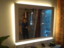 Подсветка зеркала 2х1,2м яркой лентой с использованием алюминиевого профиля. Средний Кисловский переулок. Год 2018.