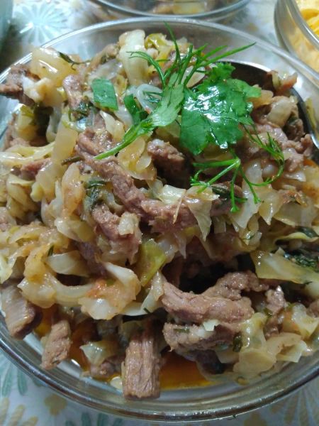 Салат из капусты и мяса