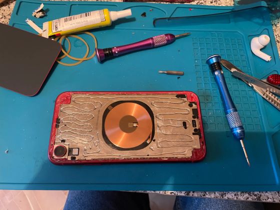 Замена заднего стекла iPhone XR