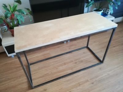 Простой столик в стиле лофт 
