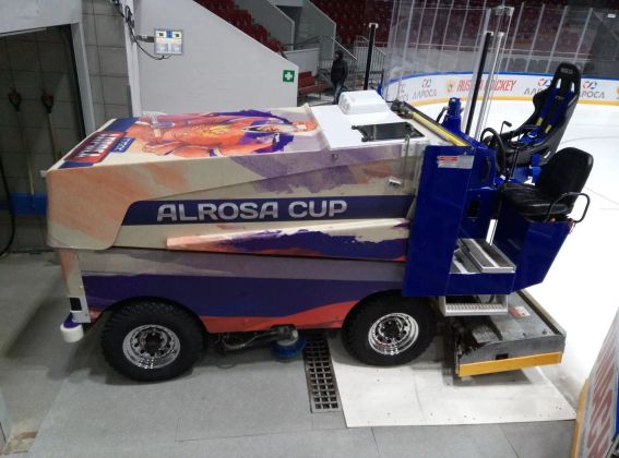 Оклейка комбайна для закатки льда в ДС Юбилейный к кубку Алроса