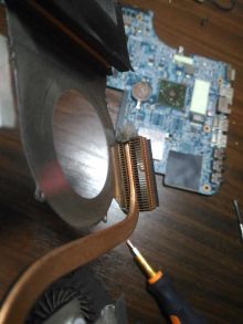 Решётка теплоотвода системы охдаждения ноутбука HP Pavilion dv6 (после очистки)