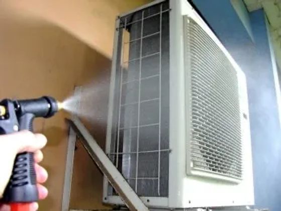 Чистка внешнего блока под давлением воды