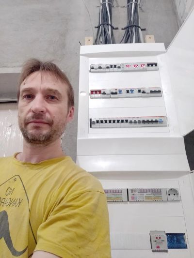 Монтаж проводки в трёхкомнатной квартире. ЖК Октябрьское поле