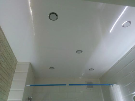 Потолок в ванной 