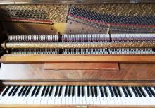 Старинное прекрасное фортепиано – верный помощник в овладении тайнами мастерства исполнительского искусства