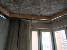 Каркас потолка из гипсокартона с закладными из фанеры для натяжного потолка