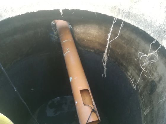 Установлен новый выпуск канализационной трубы в колодец
