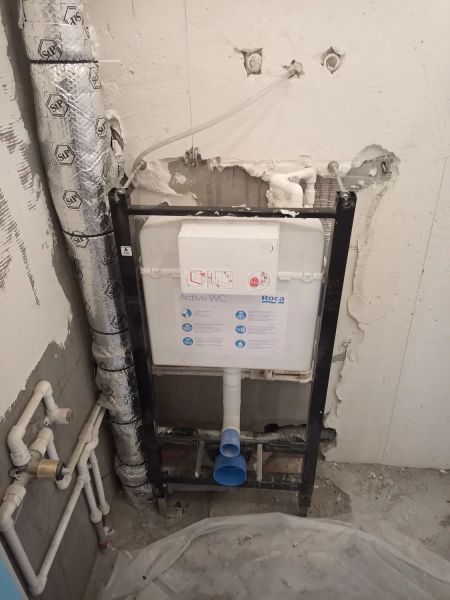 Пример инсталяции с гигиен душем. стояк канализации обклеен шумо- вибро изоляцией 