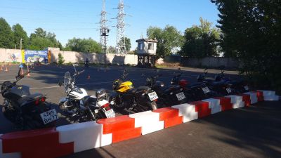 Тестдрайвы мототехники в которой могут участвовать не только те кто записались, но и наши ученики на особых условиях.