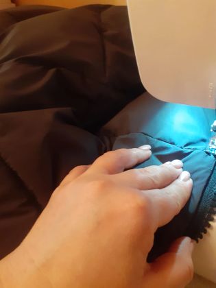 Замена молнии на куртке'пуховиках'пальто'и на любой одежде от 500 до 2000 р цена работы'быстро и качественно. Буду рада Вашим заказам89065371280звоните