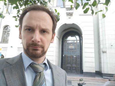 Представлял интересы осуждённого в Верховном суде (2019). 
А в коллегии по экономическим спорам ВС - интересы кредиторов в деле о банкротстве с 2016-го.