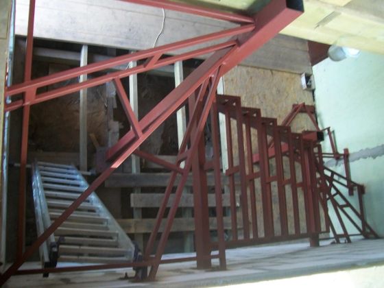 Лестница металлокаркасная