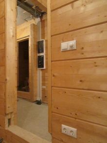 Монтаж розеток выключателей внутреннего монтажа в деревянном доме, изготовленного из клеёного бруса