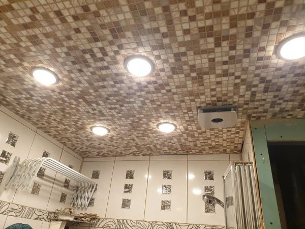 укладка мозаики, установка светильников, ремонт ванной под ключ.