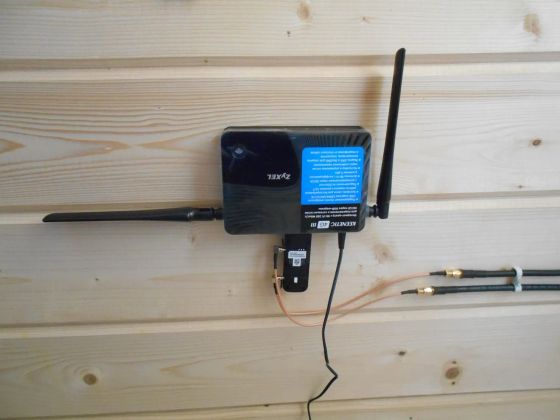 Установка Wi-Fi роутера с подключенной наружной антенной для раздачи интернета по загородному дому