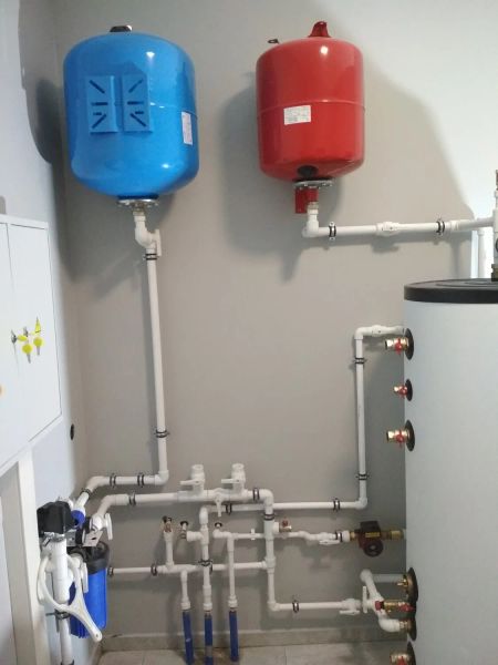 Узел ввода и разводки системы водоснабжения, частично система отопления