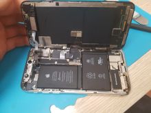 Начало чистки Iphone X после попадания воды