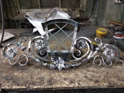 Художественная ковка, фонарь настенный. 