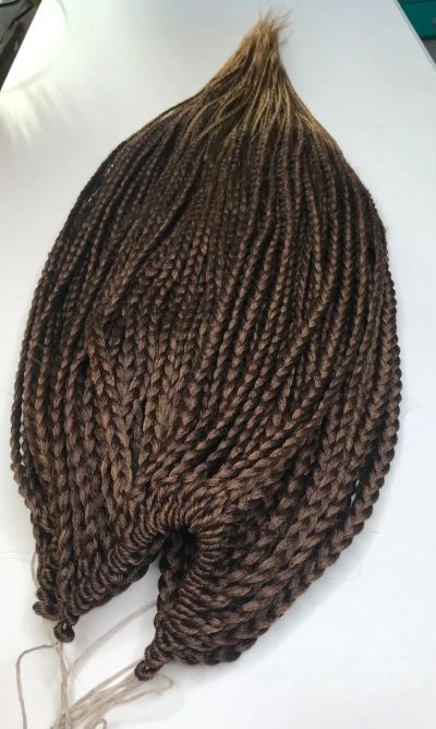 Изготовление комплектов СЕ кос
на данном фото облегчённый материал Kami, 150 штук (каждая косичка по 4 грамма)
вес всего комплекта около 550-600 грамм