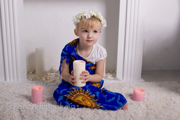 Девочка со свечами, портрет в фотостудии