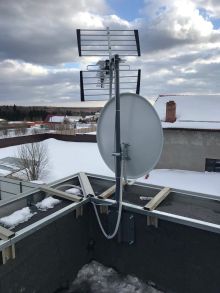 Нестандартная установка антенны Нтв-плюс и цифровой антенны на крыше частного дома
