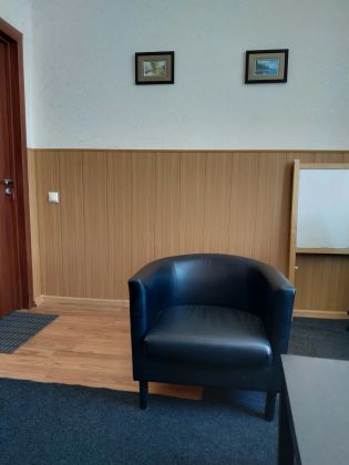 Психологические консультации проводятся в уютном кабинете в центре Казани, снабженном всем необходимым для комфортной и продуктивной работы по адресу Право-Булачная 13 (офис 413)