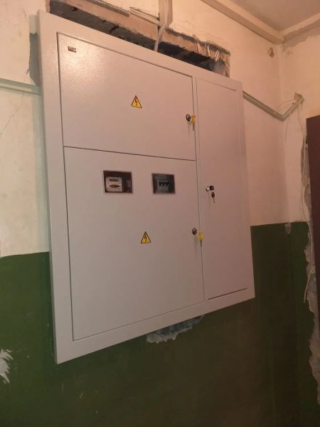 Замена этажного щита в подьезде жилого дома. Садовое кольцо, Курский вокзал.