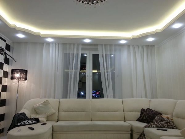 Двухуровневый потолок с подсветкой Led в гостиной, размер 3,10 х 4,30 кв.м, Пушкино, 2014 