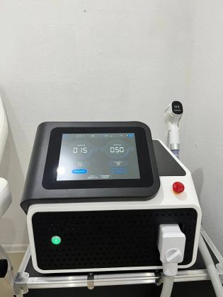 Аппарат для косметологических процедур в салоне красоты