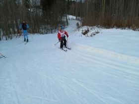 Обучение малышей передвигаться на лыжах с "нуля" 