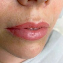 Перманентный макияж губ 
Акварельная техника 