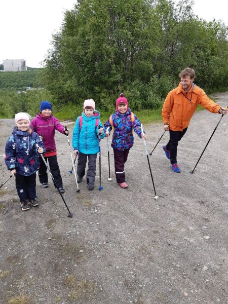 Групповые занятия по имитации лыжных ходов с детьми (6-7 лет)