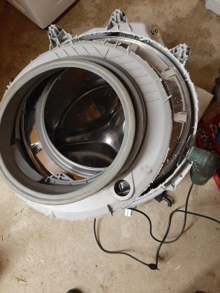 Резка неразборного бака сма  для замены подшипников