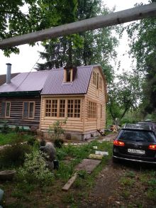 Пристройка к имеющемуся бревенчатому дому, деревянный каркас с отделкой блок-хаус