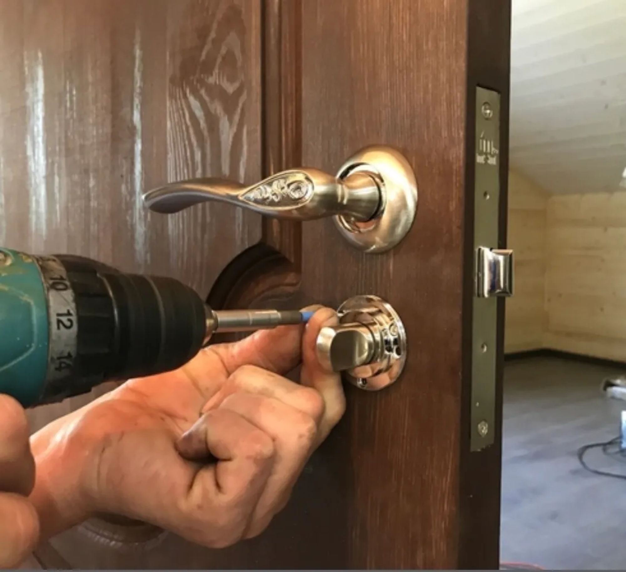 ремонт защелки межкомнатной двери