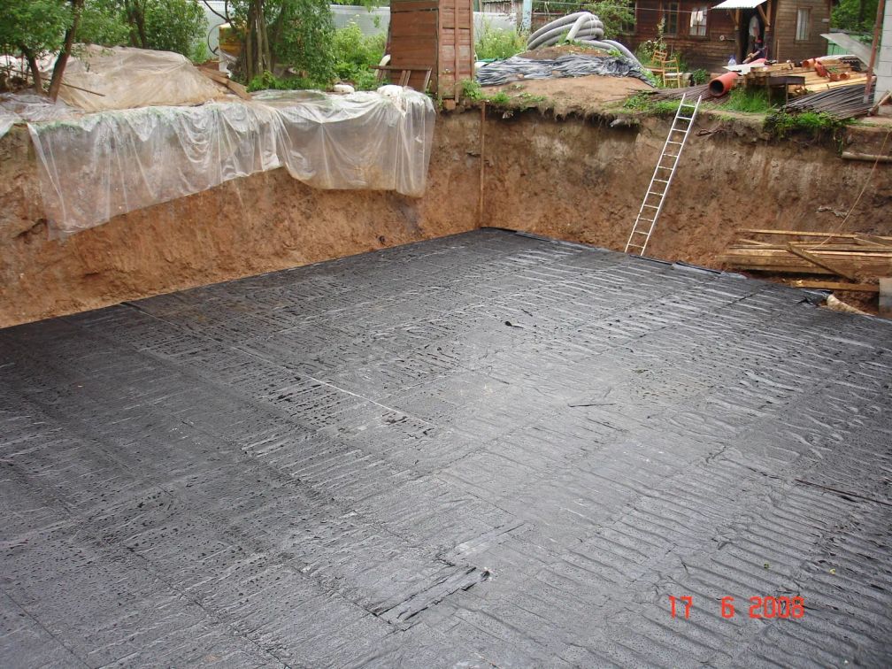 Заливка бетона при фундаментных работах