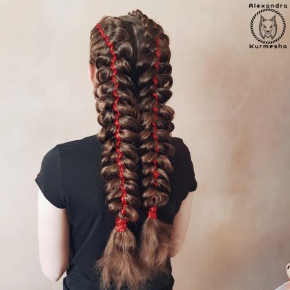 Косы с лентами 