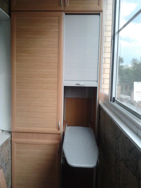 Шкаф на балкон с гладильной доской