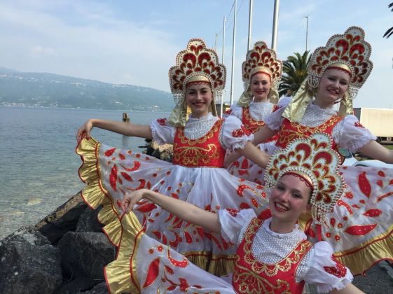 Русский танец.  На фестивале в Италии. Озеро Гарда. 