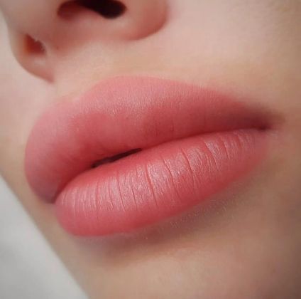 перманентный макияж губ в технике 3D напыление